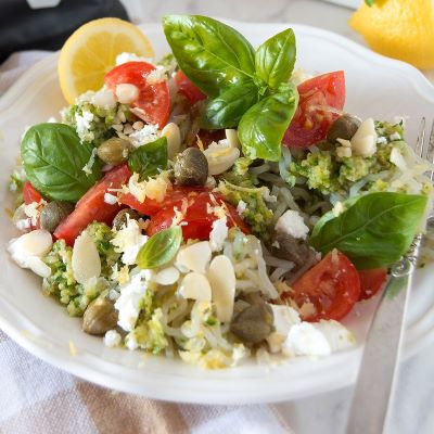 Spaghettis de konjac en salade grecque